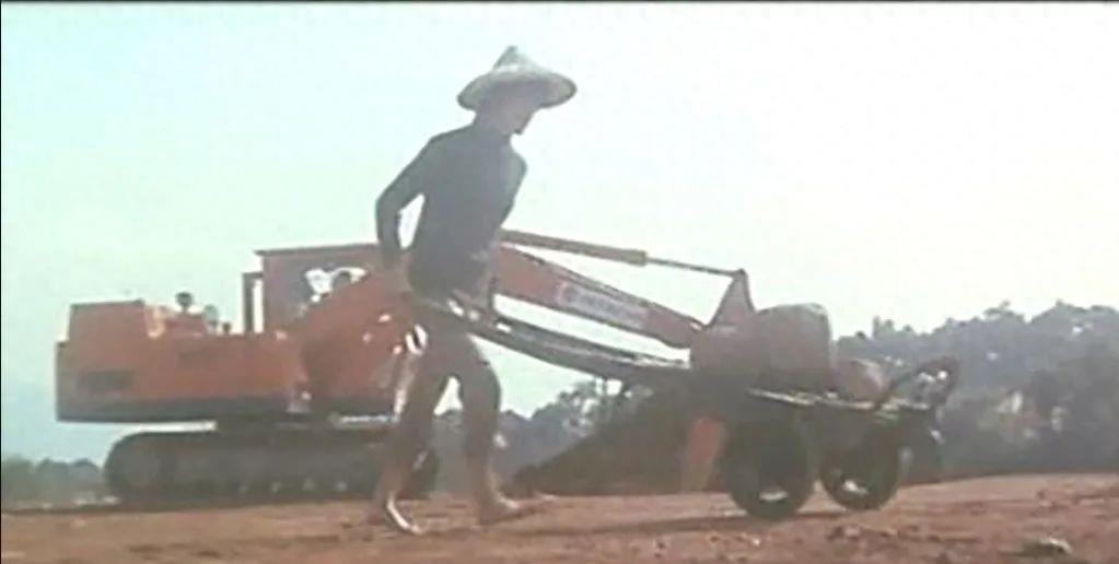 小巷奇遇中隐藏的特色小店，最新适合孩子观看的电影推荐