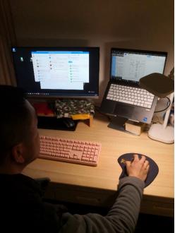 恒生电子股票价格解析与初探