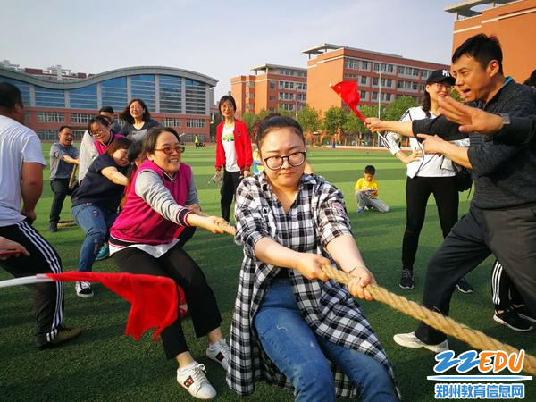 科技与艺术融合之作，拔河比赛儿童画新品首发，激发无限创意潜能！