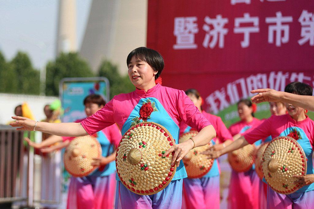 最新广场舞风采展示，舞动自信，绽放无限魅力