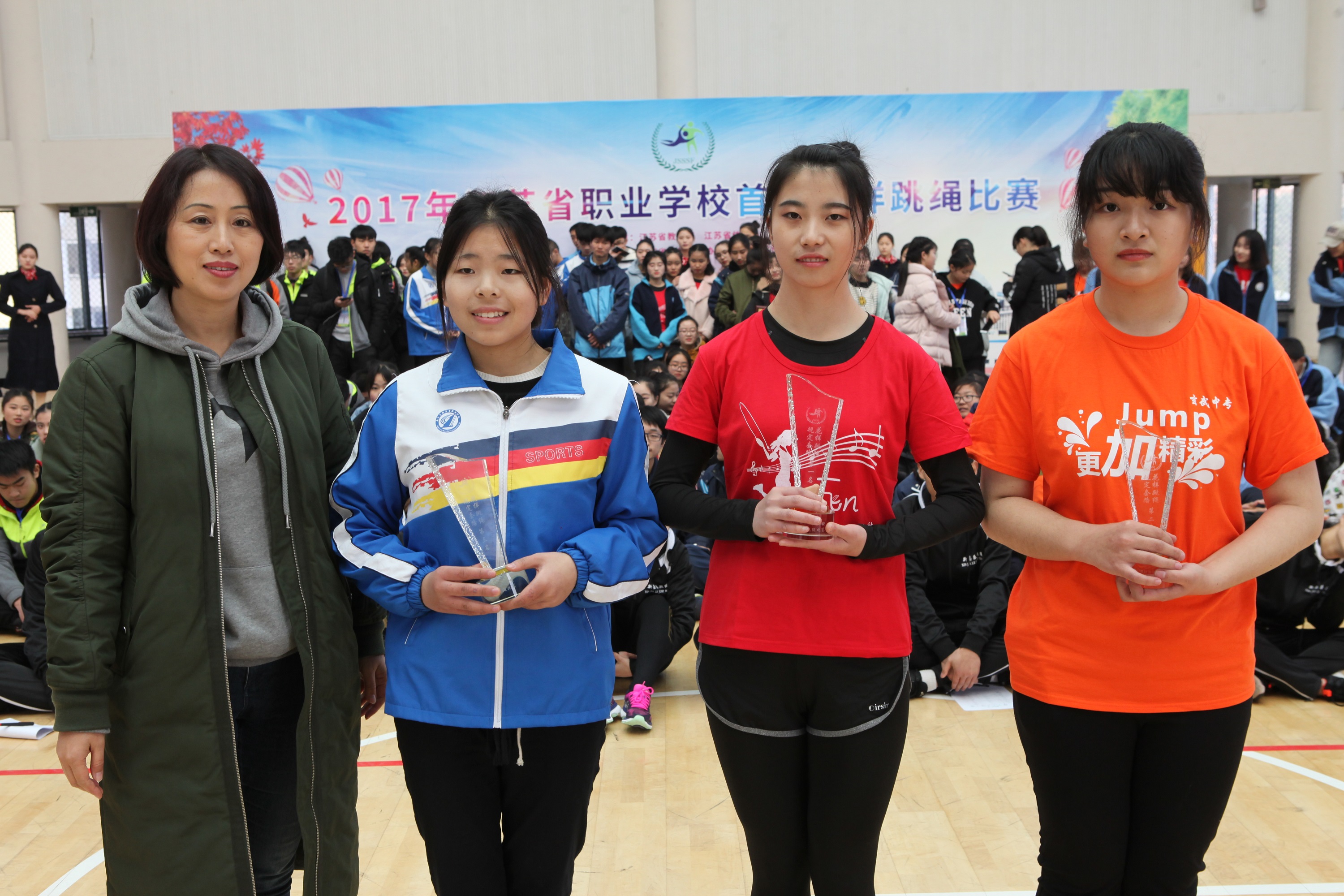 学校跳绳比赛中的李红传奇故事