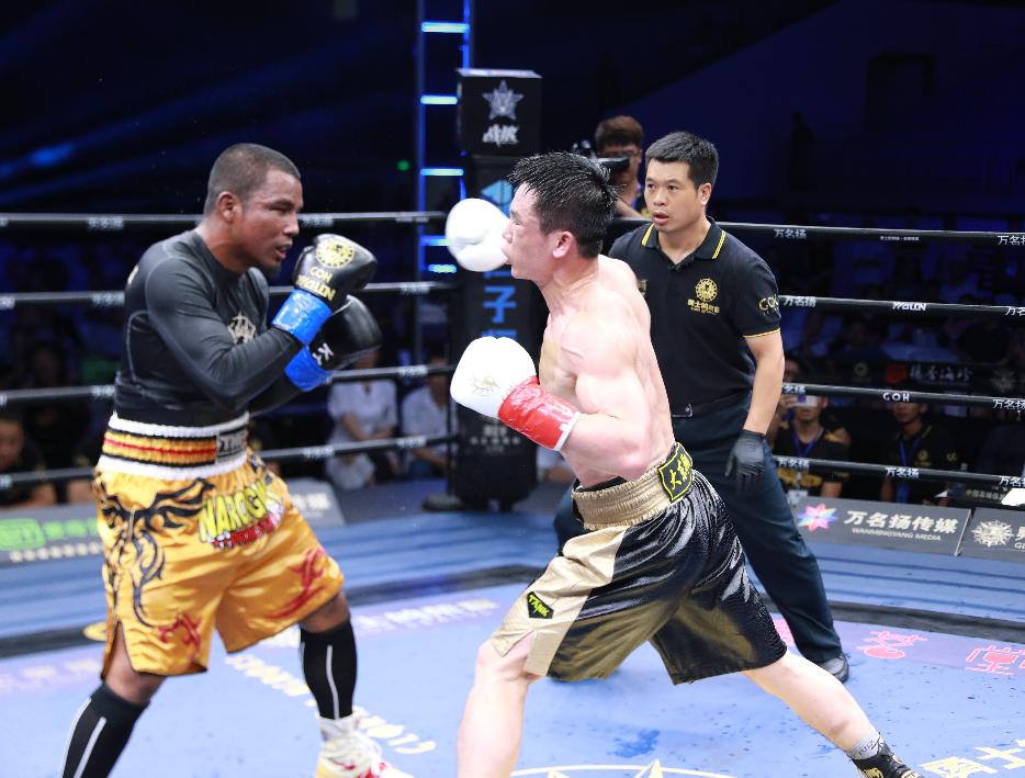 最新拳击赛事动态与小巷深处的拳击爱好者天地