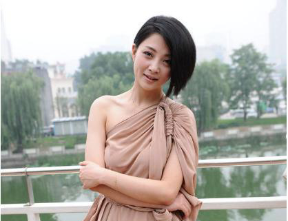 殷桃年龄揭秘，一场自然美景之旅探寻内心宁静