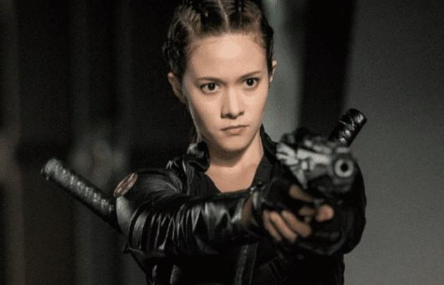 徐嘉雯在战狼2中的表现及自然美景探索之旅，内心平静与喜悦的追寻