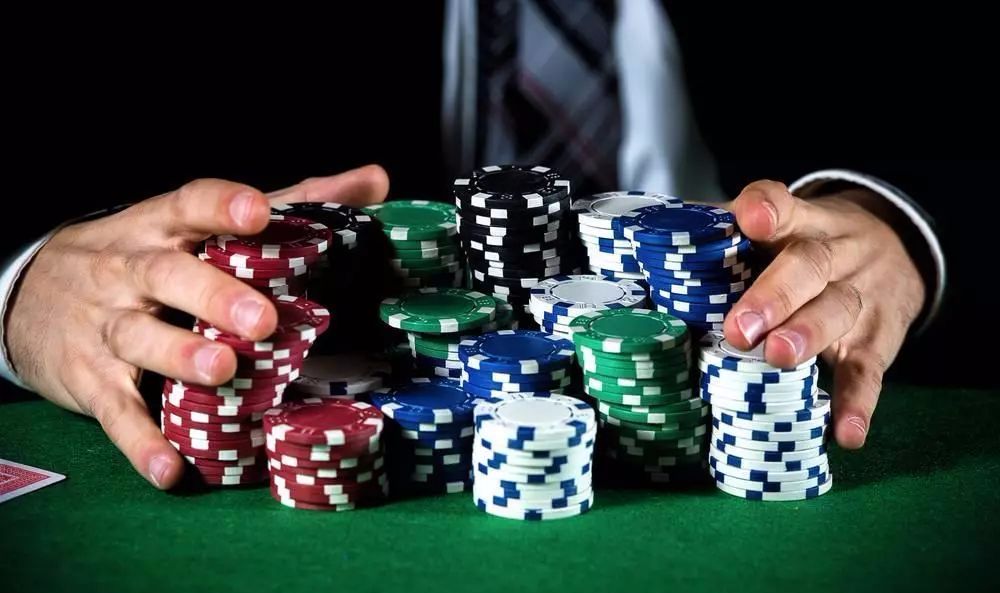 最新博彩骗局揭秘，幸运之夜的陷阱与温馨故事提醒