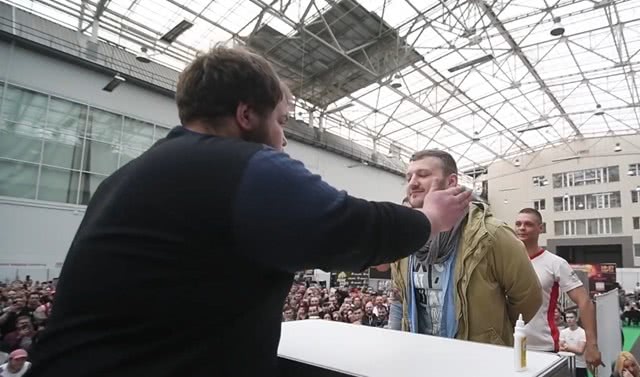 扇嘴巴比赛,磨砺自信与成就感的竞技之路